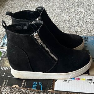 Time & Tru Black Suede Ankle Boots with Zipper Size 6.5 W